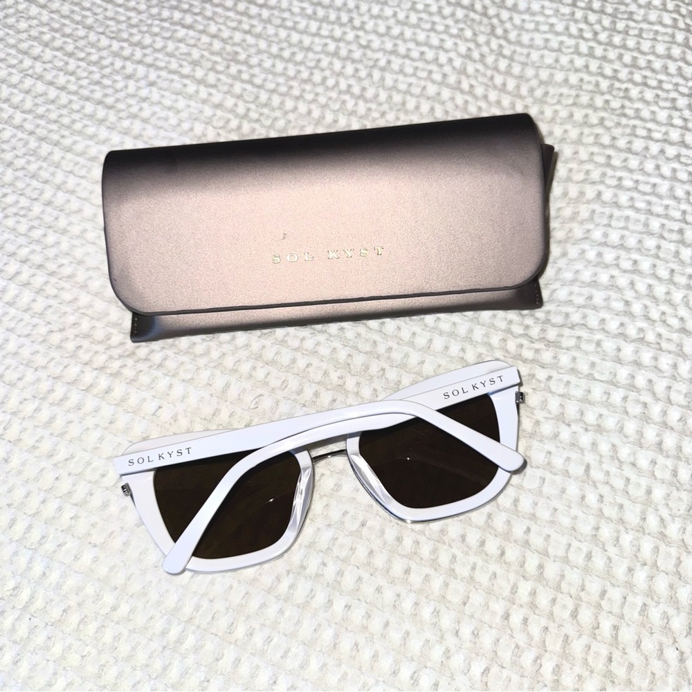 Sol Kyst Wide Moonstone White Cat-Eye Sunglasses - Picture 3 of 4